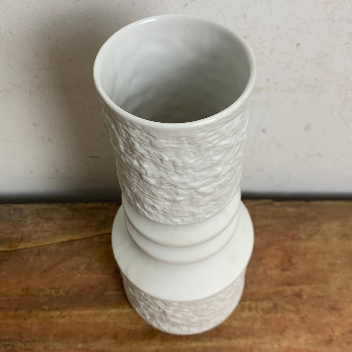 Vintage Bisquit Porzellan Relief Vase von Royal KPM – Trödelfuchs Vintage Shop