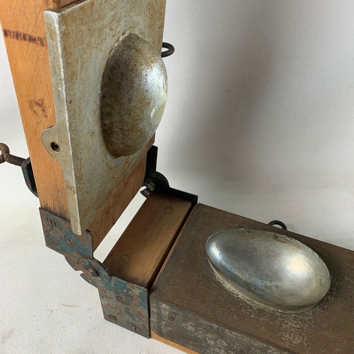 Antike Schokoladeneier Presse – Trödelfuchs Vintage Shop Antike Schokoladeneier Presse – Trödelfuchs Vintage Shop