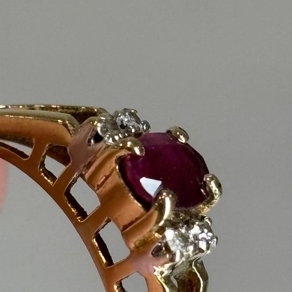 Rubinring mit brillanten umfasst aus 585er Gold