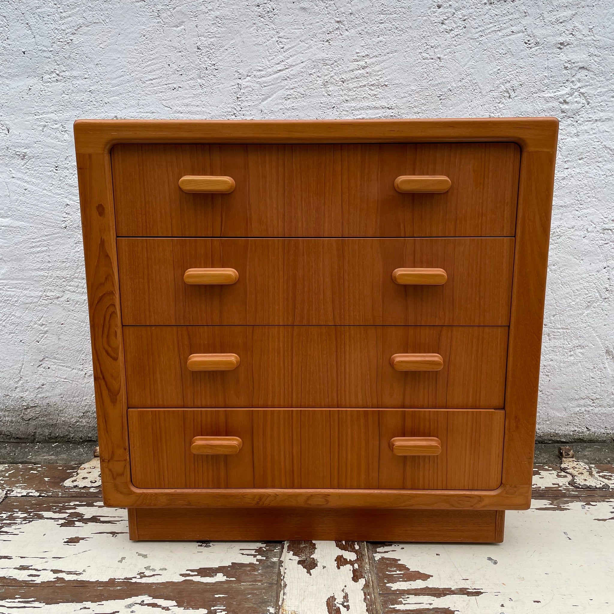 Vintage Mid Century Teakholzolz Kommode von Silkeborg