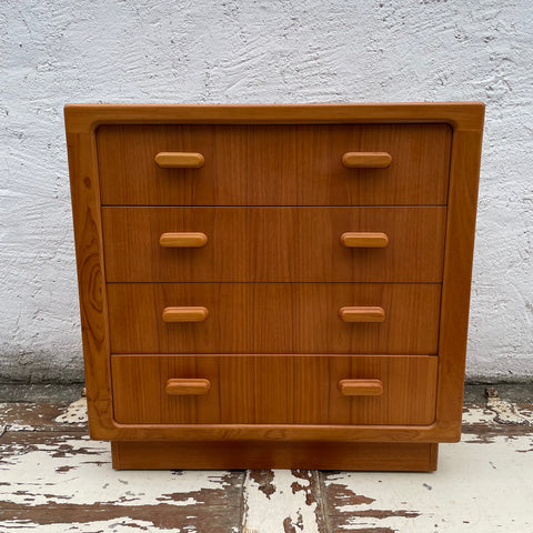 Vintage Mid Century Teakholzolz Kommode von Silkeborg