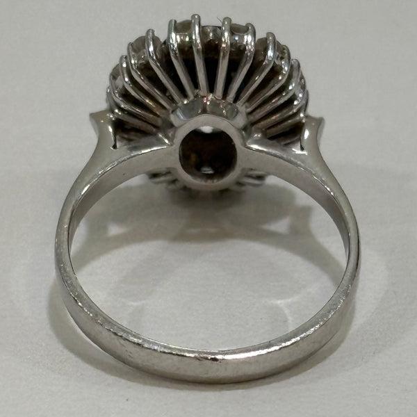 Entourage Ring aus Weißgold mit Saphir und Brillanten