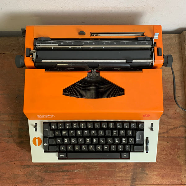 Vintage elektrische Schreibmaschine Olympia International in orange