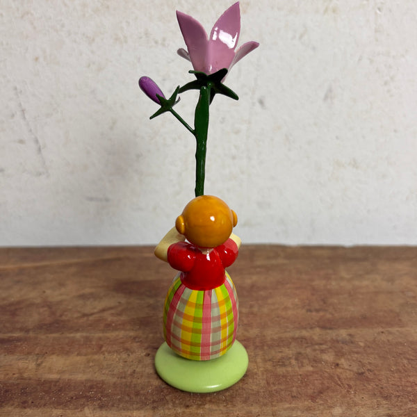 Blumenkind Mädchen mit lila  Blume von Weha