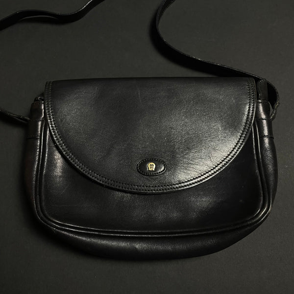 Aigner Lederhandtasche zum umhängen in Schwarz