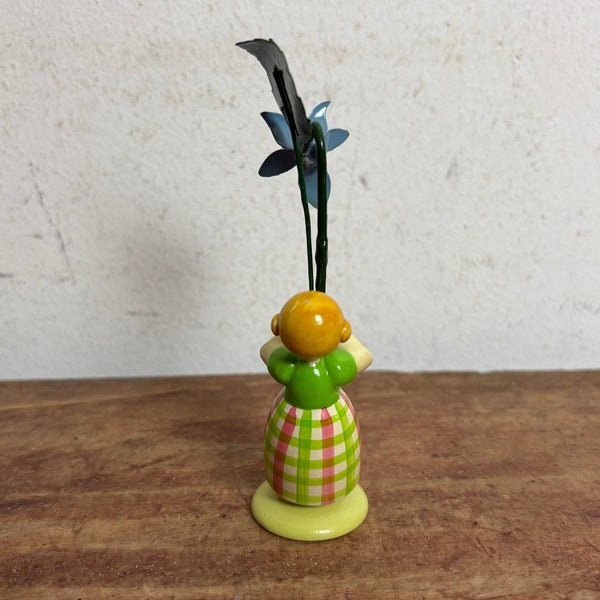 Blumenkind Mädchen mit lila  Blume von Weha