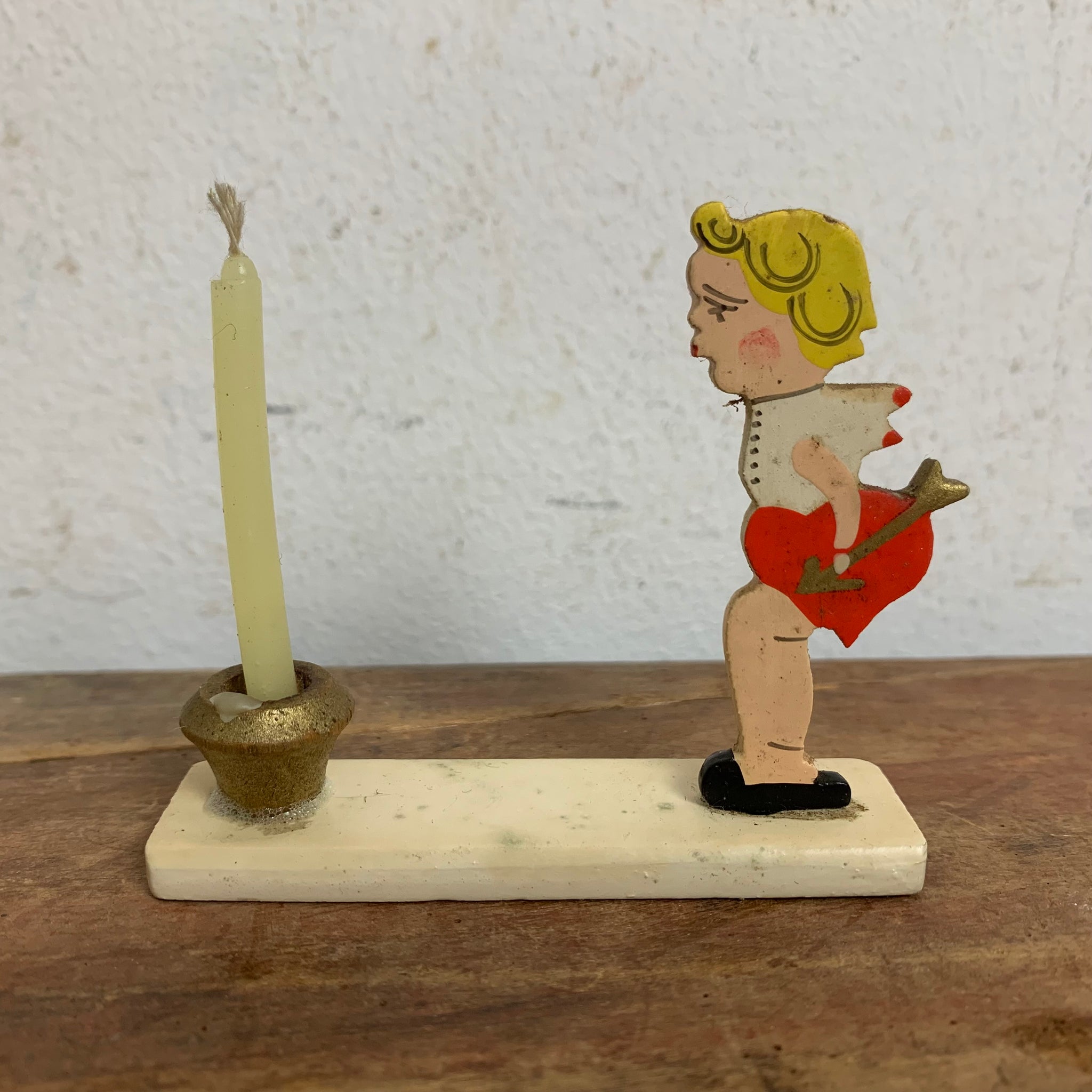 Vintage Flachfigur Kerzenständer Junge Amor mit Herz Erzgebirge