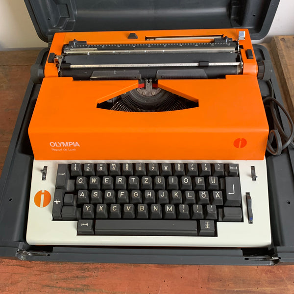 Vintage elektrische Schreibmaschine Olympia International in orange