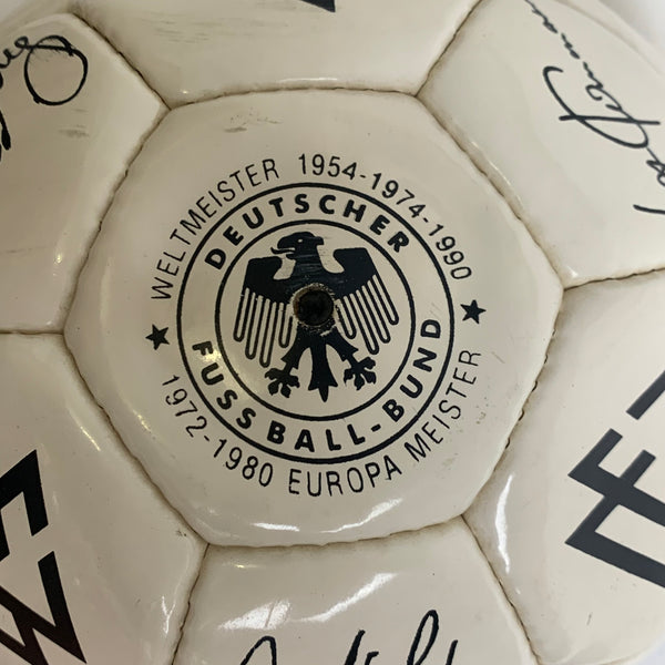 Fußball mit Autogrammen gedruckt DFB Weltmeister Fußball ARD ZDF