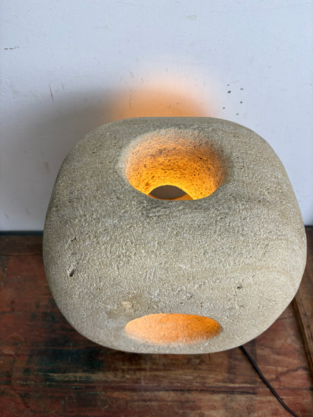 Vintage große brutalistische Design Steinkugel Lampe von Albert Tormos