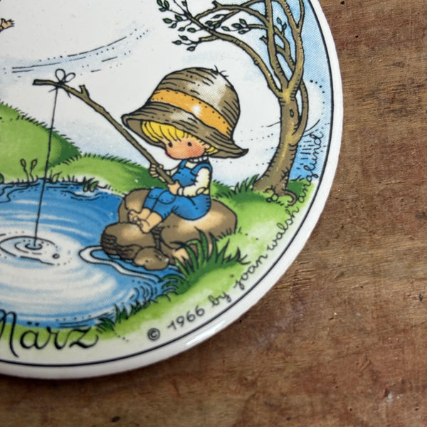 Vintage kleiner Wandteller März von Joan Walsh Anglund