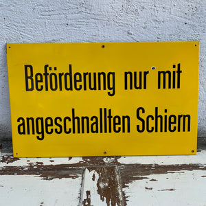 Vintage Emaille Schild Beförderung nur mit angeschnallten Schiern