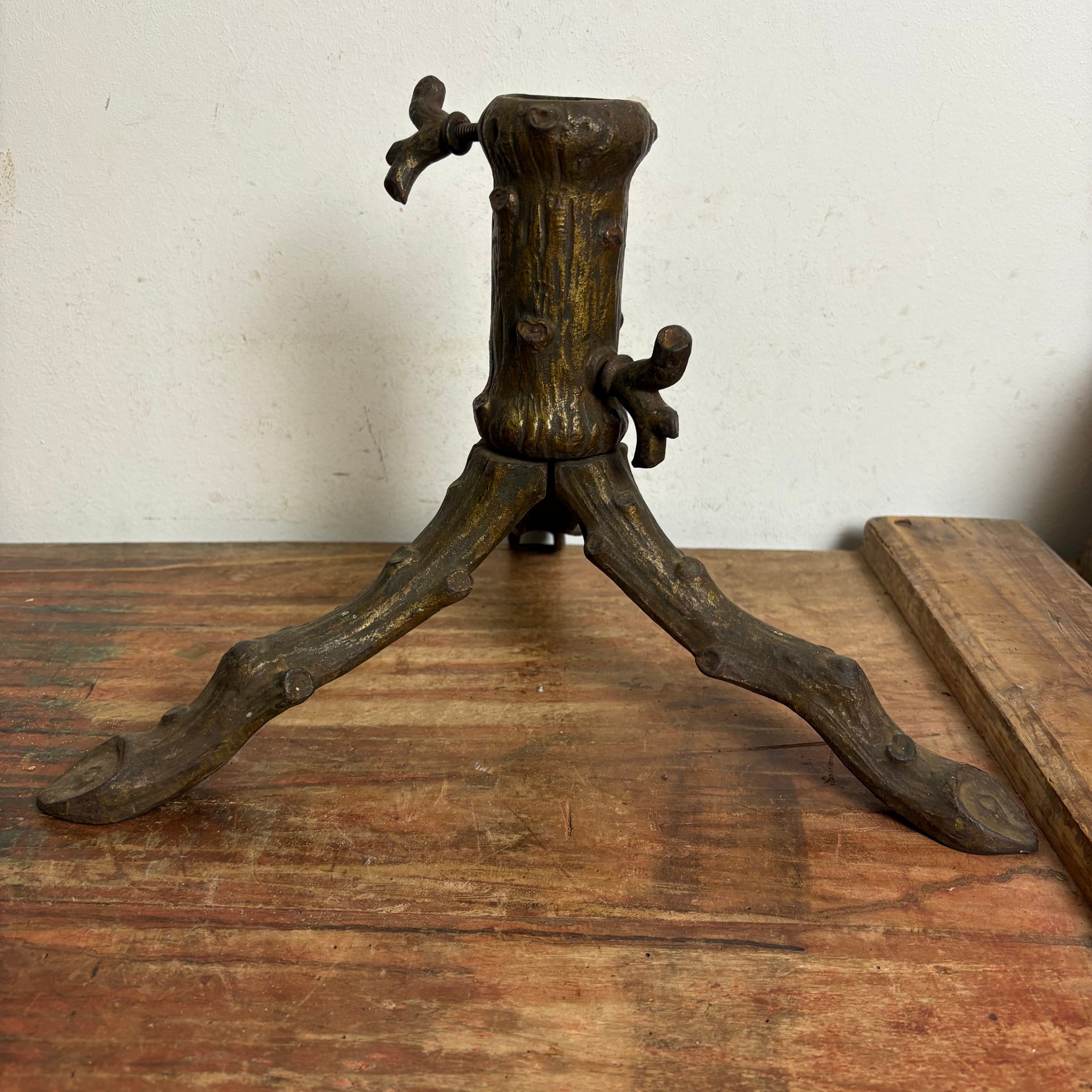 Antiker Jugendstil Weihnachtsbaumständer