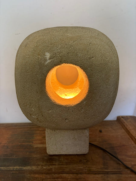 Vintage große brutalistische Design Steinkugel Lampe von Albert Tormos