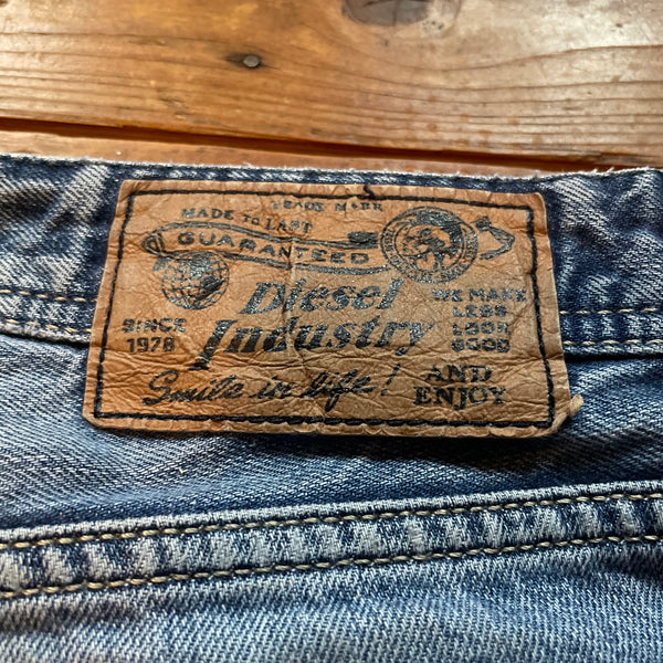 Diesel distressed straight leg - Vintage Jeans