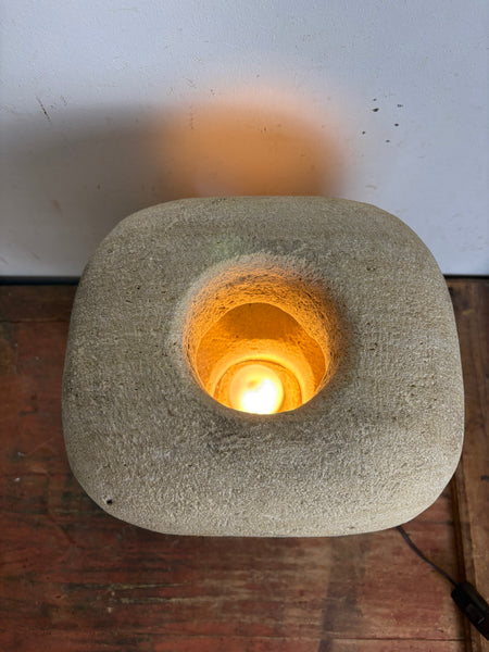 Vintage große brutalistische Design Steinkugel Lampe von Albert Tormos