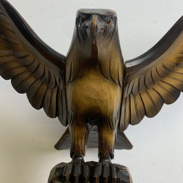 Vintage geschnitzte Holzskulptur Adler mir ausgebreiteten Flügeln