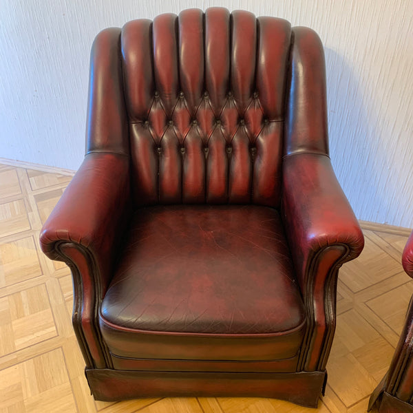 2 vintage Chesterfield Sessel in dunkelrot