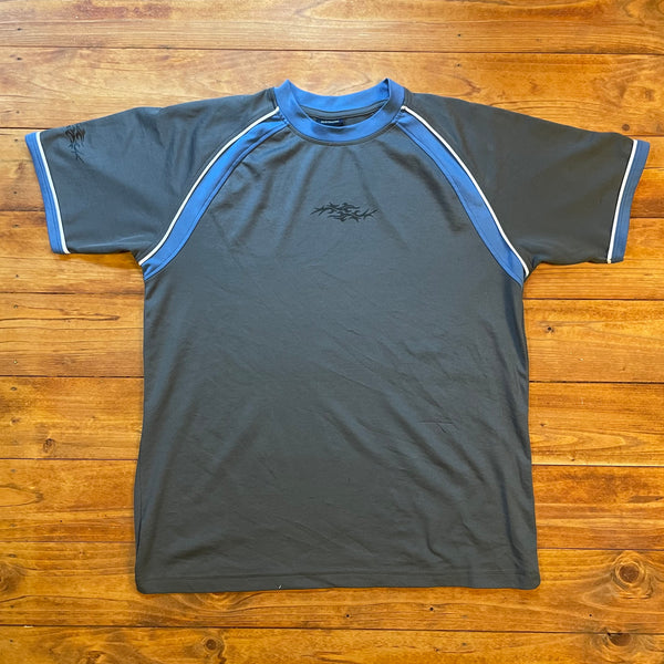 Tribal Y2K T-Shirt - Early 2000s Vintage