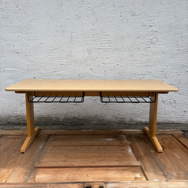 Vintage kleiner Kindertisch Schule von VS