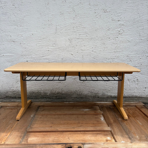 Vintage kleiner Kindertisch Schule von VS