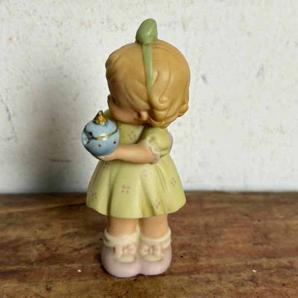 Vintage Figur Memories of Yesterday Girl With Broken Ornament
