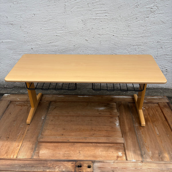 Vintage kleiner Kindertisch Schule von VS