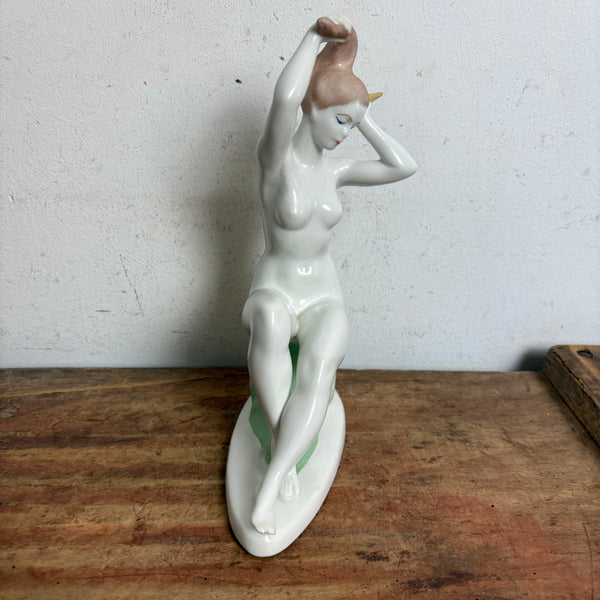 Vintage Porzellan Badende Akt Skulptur im Art Deco Stil von Aquincum