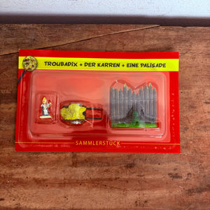 Asterix Das gallische Dorf Figur  Nr. 7 TROUBADIX + DER KARREN + EiNE PALISADE von Hachette