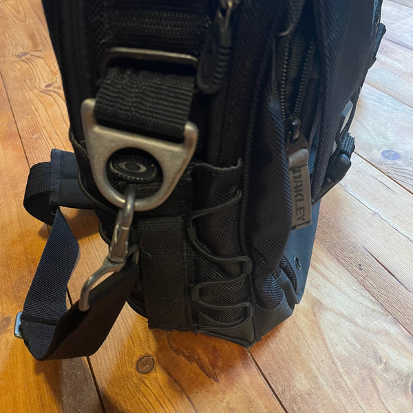 OAKLEY Y2K 00s archive Tactical SlingBag - メッセンジャーバッグ