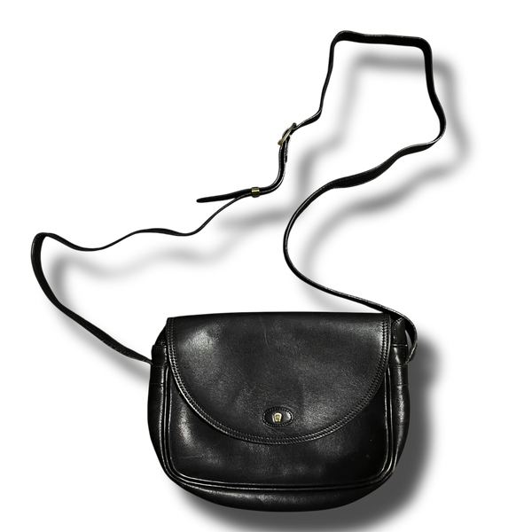 Aigner Lederhandtasche zum umhängen in Schwarz