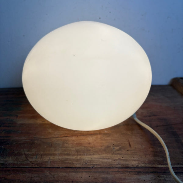 Vintage weiße Glas Kugel Nachttisch Lampe