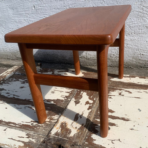 Vintage Dänischer Teak Beistelltisch von Niels Bach für Randers Møbelfabrik