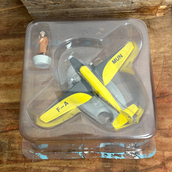 Modell Figur und Buch Tim und Struppi das Gelbe Passagierflugzeug mit Basil aus Der Arumbaya-Fetisch