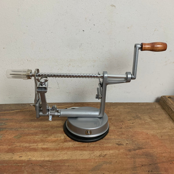 Neuer unbenutzter Apfelschäler