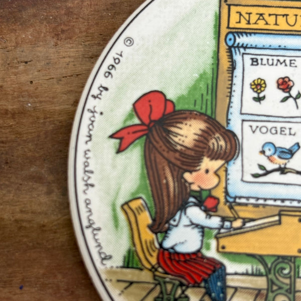 Vintage kleiner Wandteller November von Joan Walsh Anglund