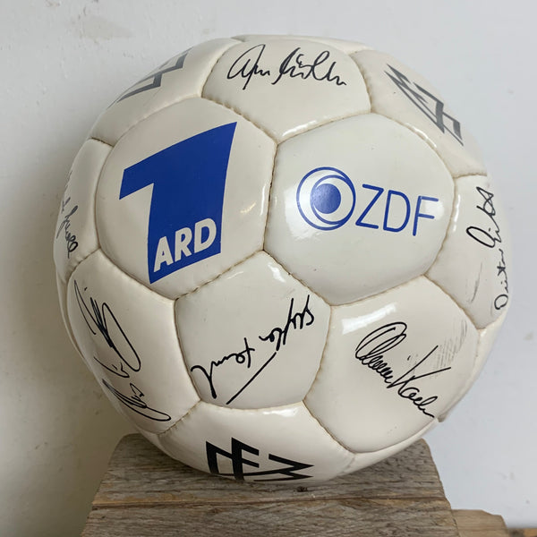 Fußball mit Autogrammen gedruckt DFB Weltmeister Fußball ARD ZDF