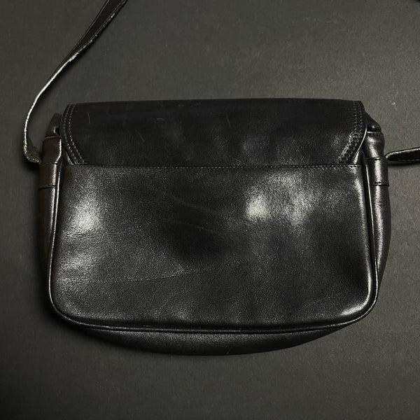 Aigner Lederhandtasche zum umhängen in Schwarz