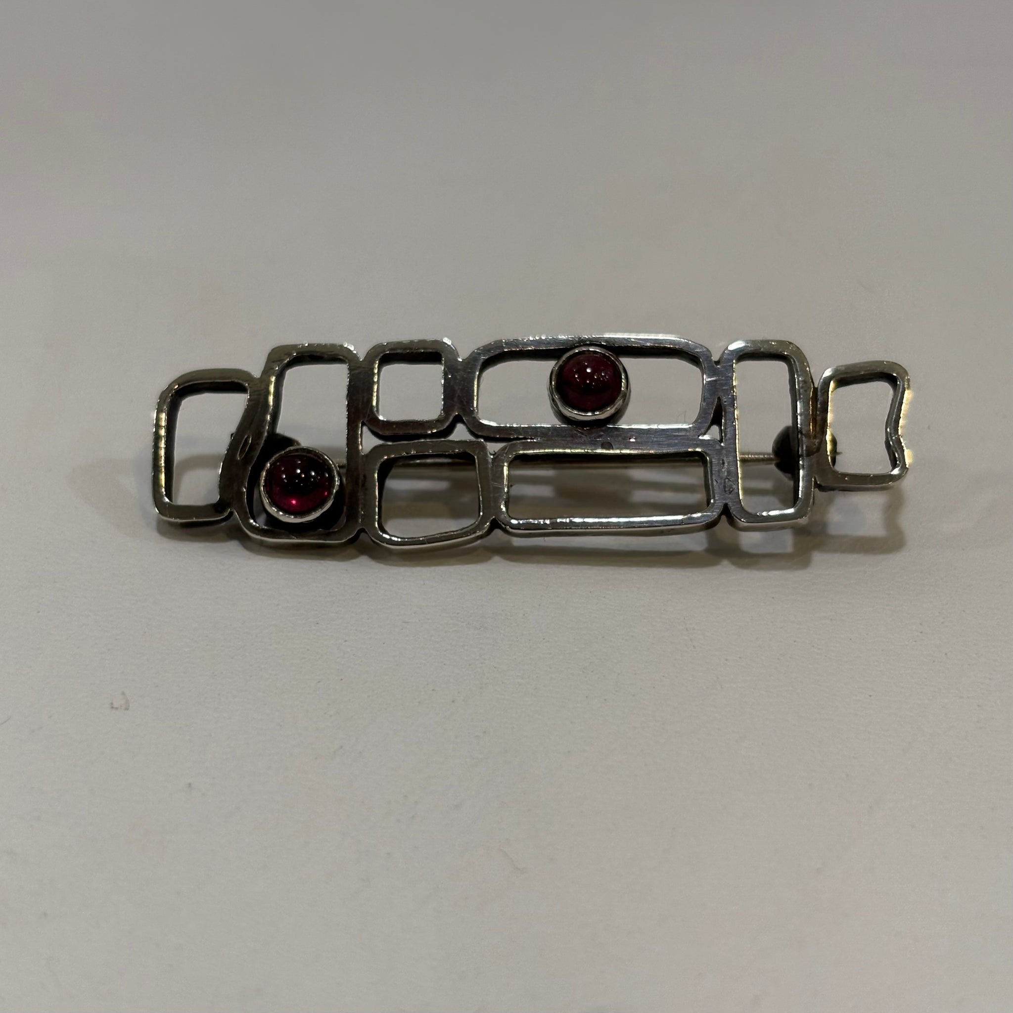 Art Deco Silber Brosche mit Rubinen von Hermann Julius Wilm