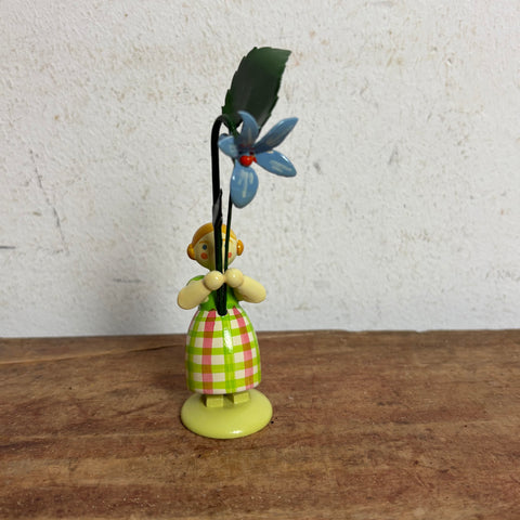 Blumenkind Mädchen mit lila  Blume von Weha