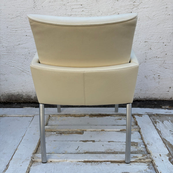 Design Armlehnstuhl 
Walter Knoll Jason von EOOS für WK Wohnen Stuhl mit Torsionsfunktion in Cremeweiß /Leder