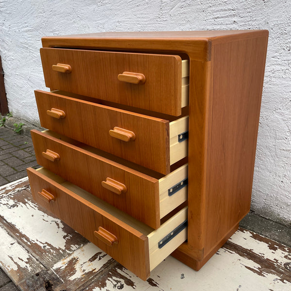 Vintage Mid Century Teakholzolz Kommode von Silkeborg