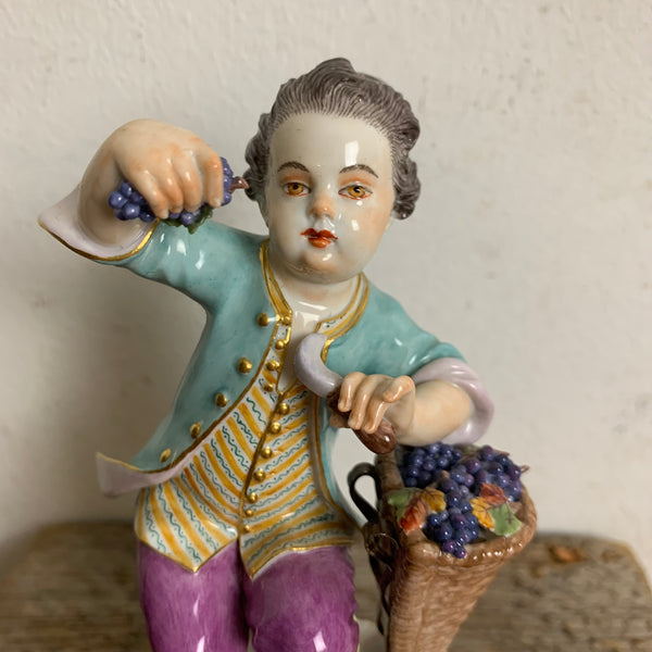 Porzellan Figur Junge mit Trauben von Meissen