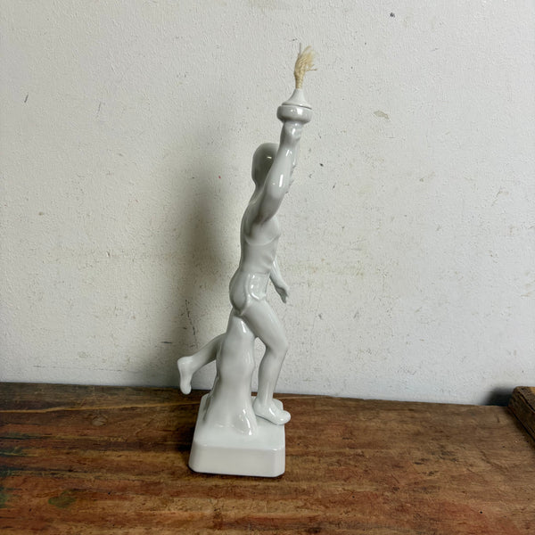 Vintage Porzellanfiguren Fackelträger OLYMPIA
- hergestellt in,