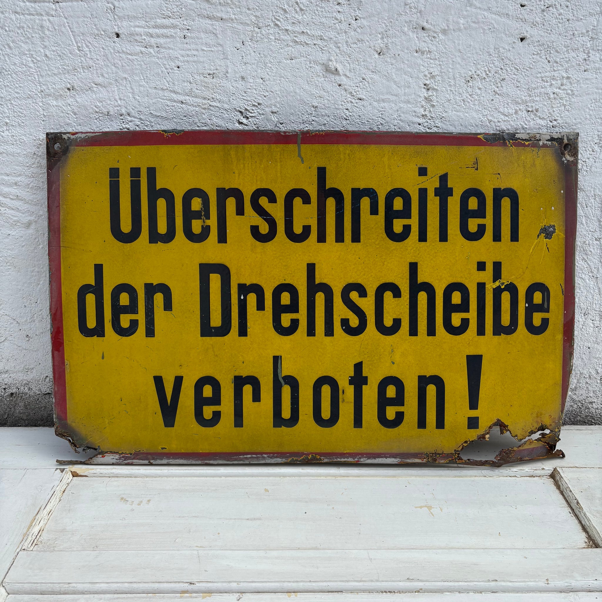 Vintage Emaille Schild Überschreiten der Drehscheibe verboten!