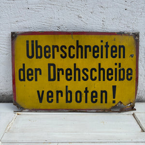 Vintage Emaille Schild Überschreiten der Drehscheibe verboten!