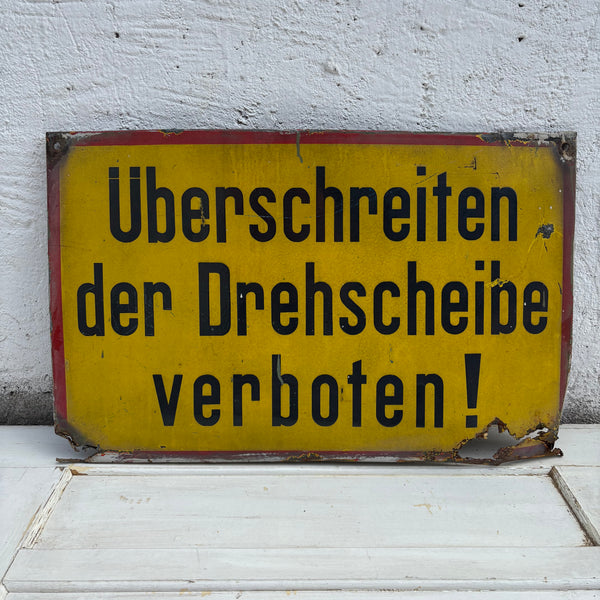 Vintage Emaille Schild Überschreiten der Drehscheibe verboten!