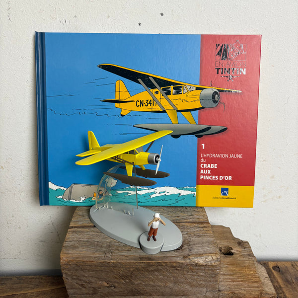Modell Figur und Buch Tim und Struppi das Gelbe Wasserflugzeug mit Tim aus Der Goldene Krebs