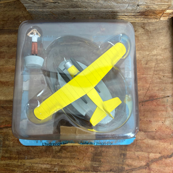 Modell Figur und Buch Tim und Struppi das Gelbe Wasserflugzeug mit Tim aus Der Goldene Krebs