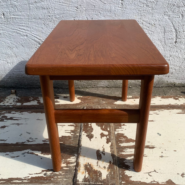 Vintage Dänischer Teak Beistelltisch von Niels Bach für Randers Møbelfabrik